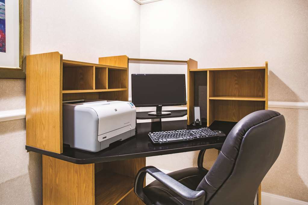 La Quinta Inn & Suites by Wyndham Fruita - photo 38
