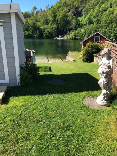 Barnevennlig med strand og hage Wifi in Sogne, Norway