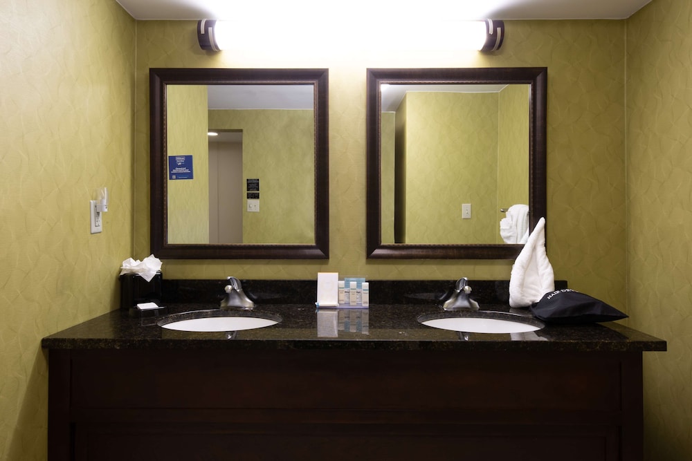 Hampton Inn Winston Salem Hanes Mall - photo 24