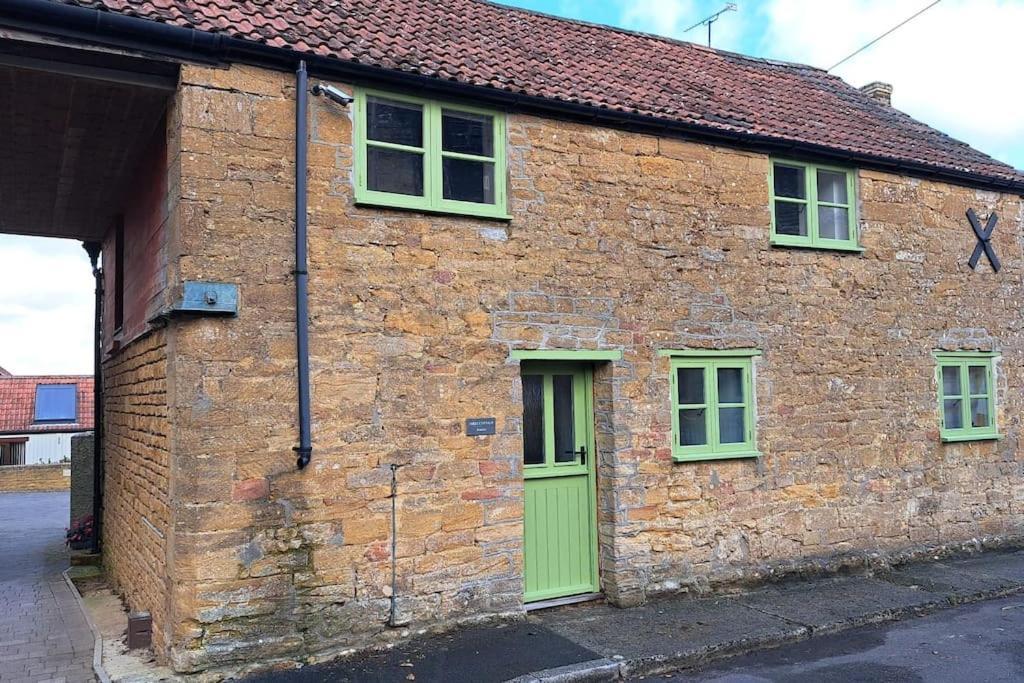 2 Bedroom Cottage in Bower Hinton The Music Barn — 4-Star Luxury Hotel in Martock, United Kingdom