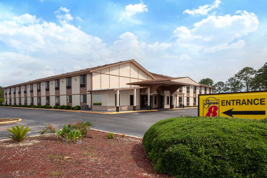 Super 8 by Wyndham Waycross GA — hotel in Waycross