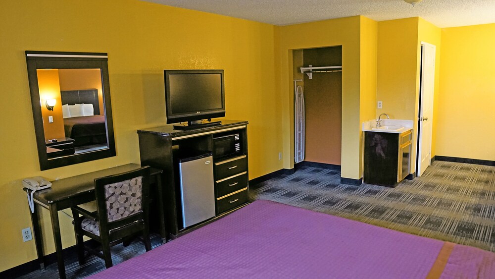 Travel Plaza Inn - photo 5