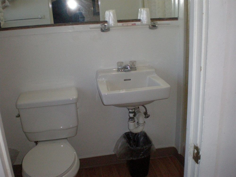 Quail Run Motor Inn - photo 9