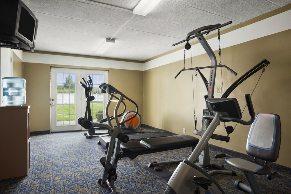 Ramada by Wyndham Pittsburgh New Stanton - photo 13