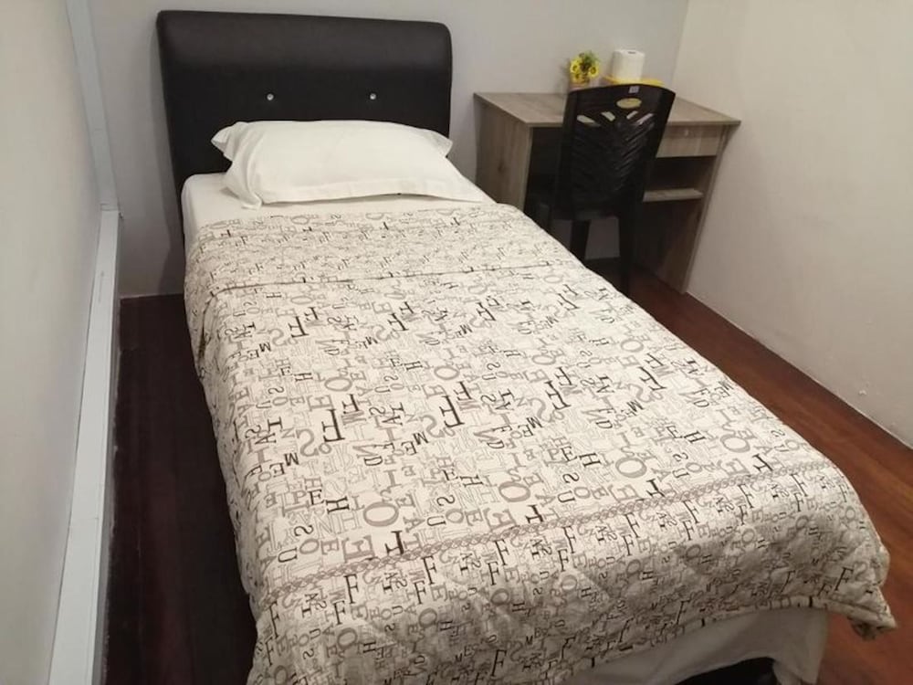 Single Room With Ac Central Accomodation 22312225 — Kuching