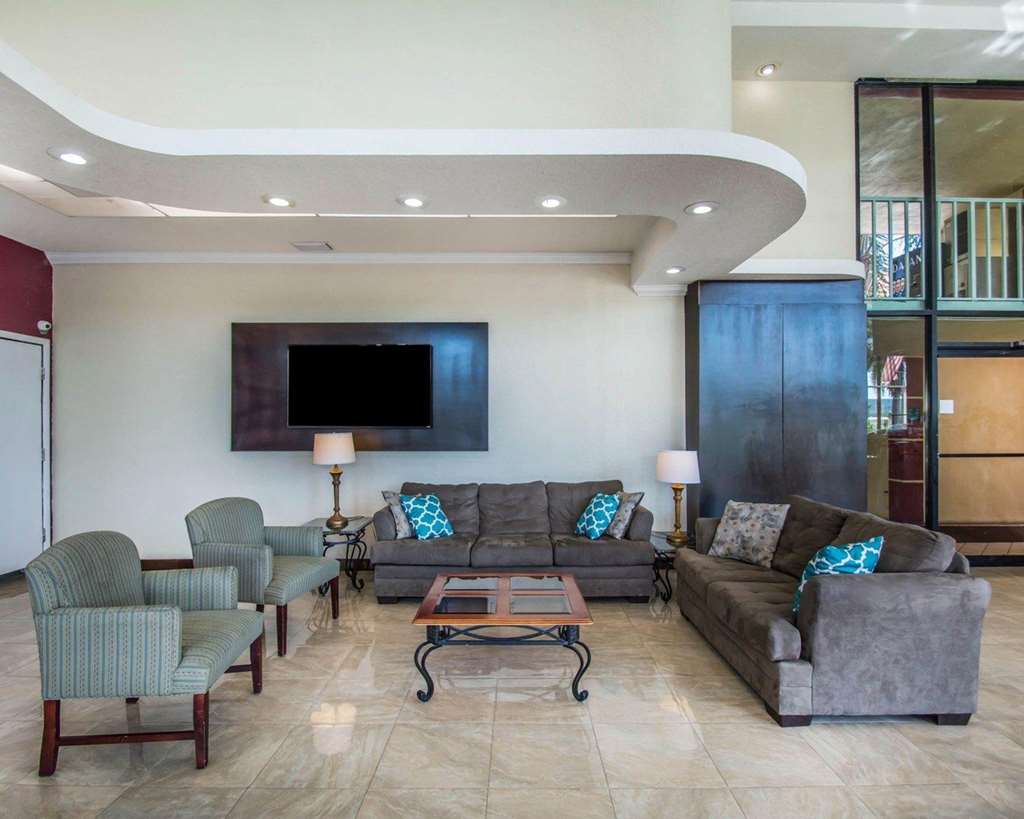 Quality Inn & Suites at Tropicana Field - photo 7