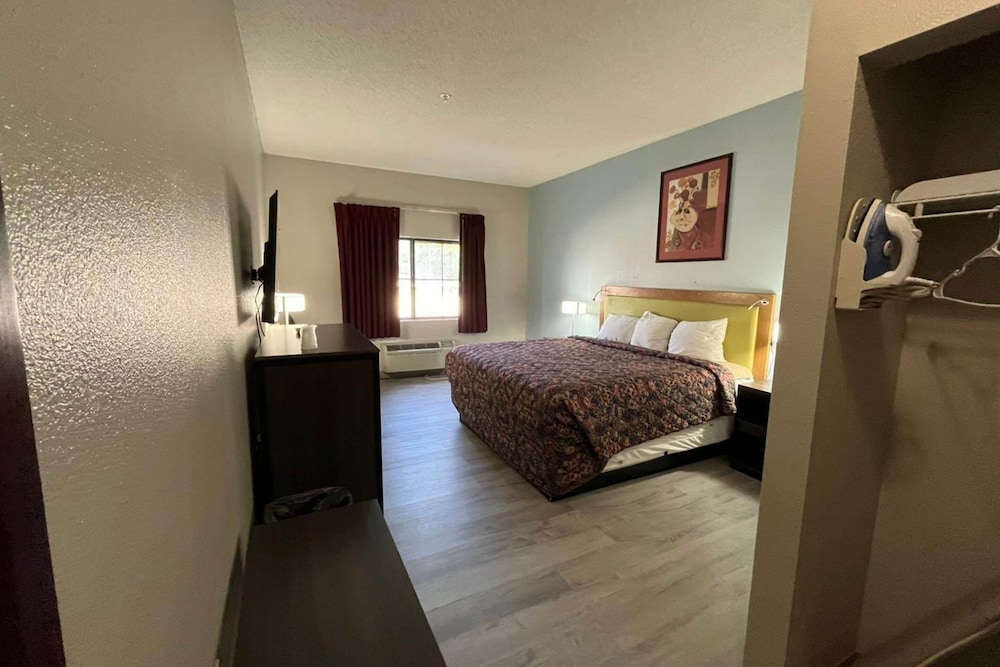 Coratel Inn and Suites by Jasper Wesley Hospital - photo 8