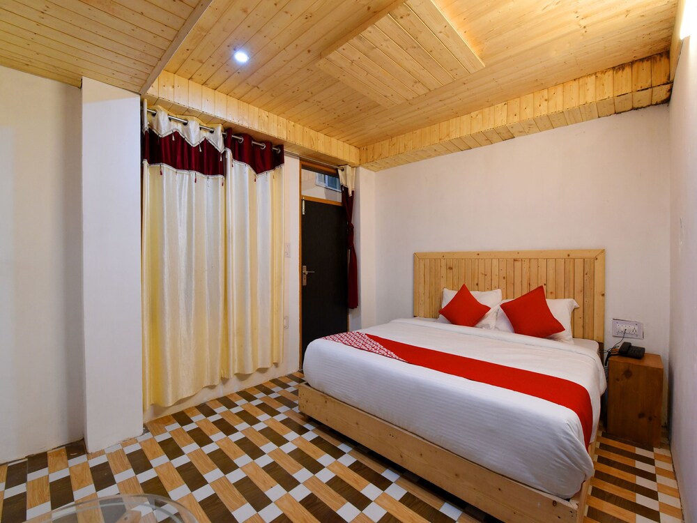 OYO 14202 Rajinder Regency - last minute hotel in Shimla