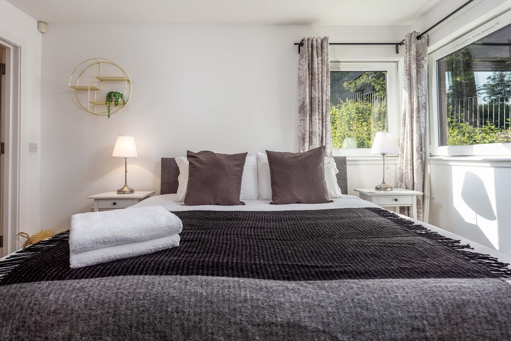 Walker Suite No82 Donnini Apartments — 4-Star Luxury Hotel in Kilmarnock, United Kingdom