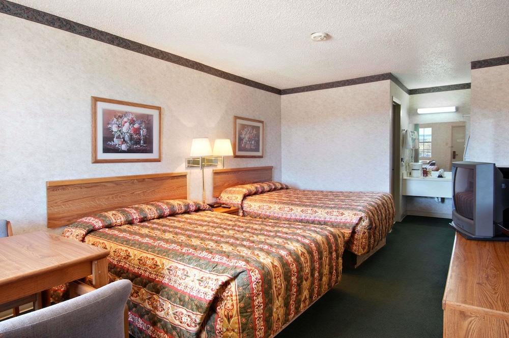 Super 8 By The Galleria North Dallas - photo 5