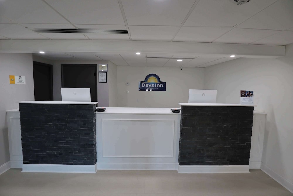Days Inn by Wyndham Mandan Bismarck Area - photo 2