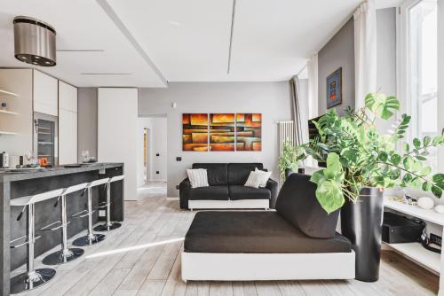 Elegant Apartment in Milan Center — 4-Star Luxury Hotel in Milan, Italy