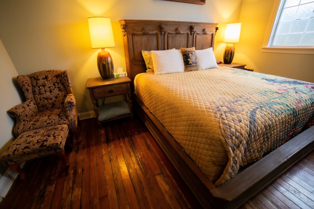 Oaak Tree Hotel - photo 89