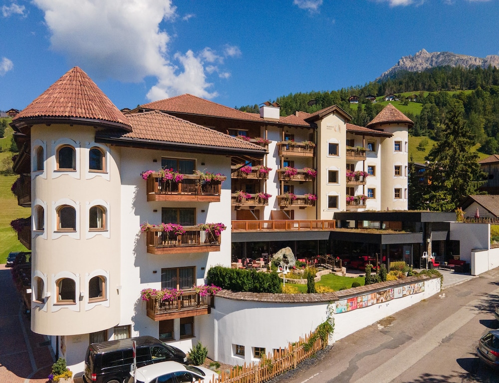 Almhof Call — 4-Star Luxury Hotel in San Vigilio, Italy