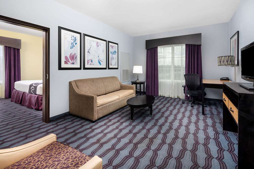 La Quinta Inn & Suites by Wyndham Hinesville Fort Stewart - photo 26