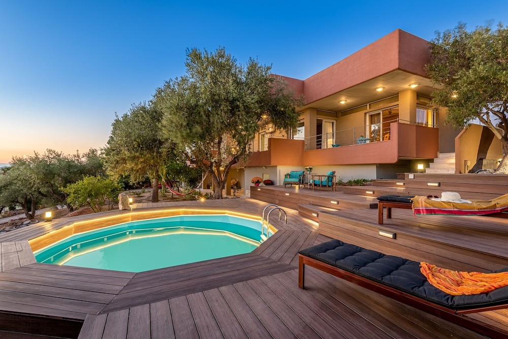 Lagonisi Villa Afroditi — 4-Star Luxury Hotel in Kalyvia Thorikou, Greece
