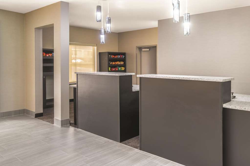 La Quinta Inn & Suites by Wyndham Rome - photo 6