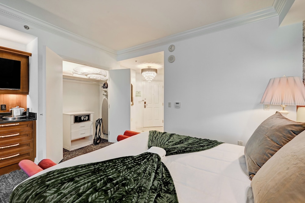 MGM Signature 08 801 1Br2Ba F1 Strip View Balcony in Las Vegas, United States