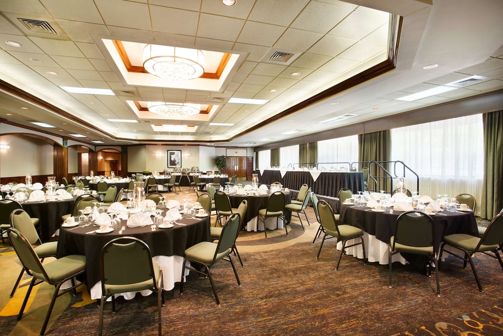 Embassy Suites by Hilton Greensboro Airport - photo 40