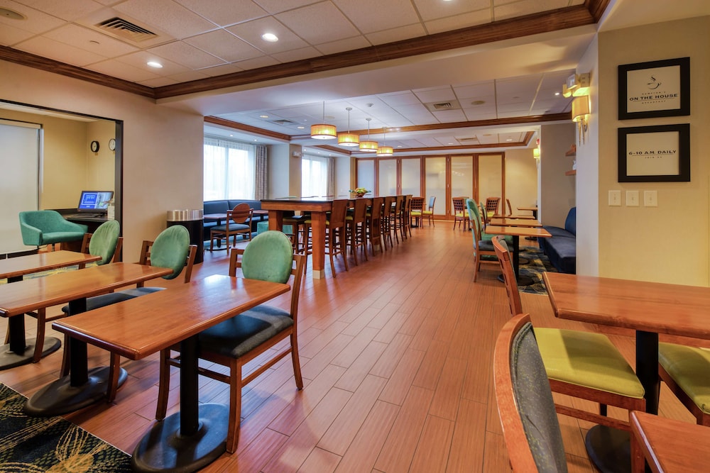 Hampton Inn Wilmington University Area Smith Creek Station - photo 6