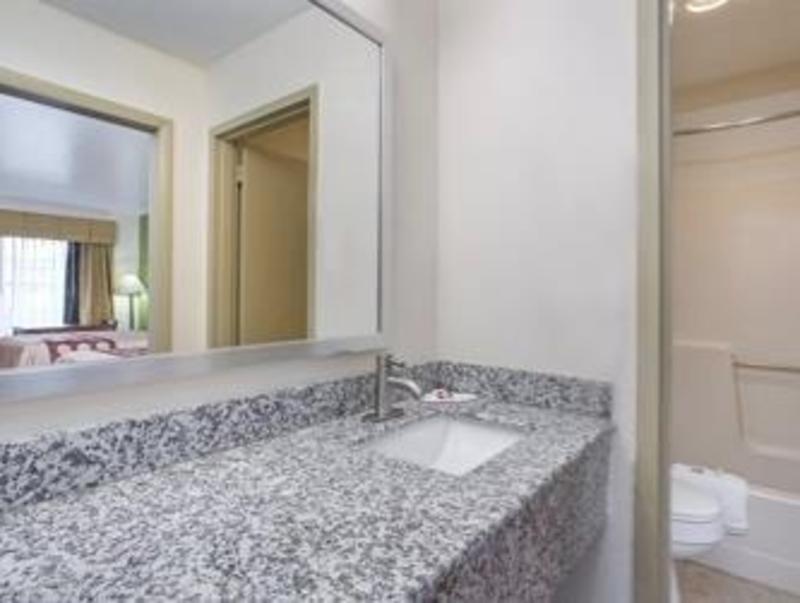 Super 8 by Wyndham Cave City - photo 18