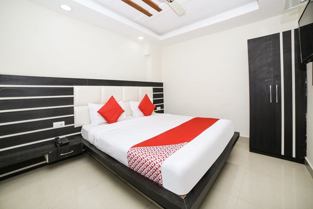 OYO 44314 Hotel Veer Bhumi Palace in Jhansi, India