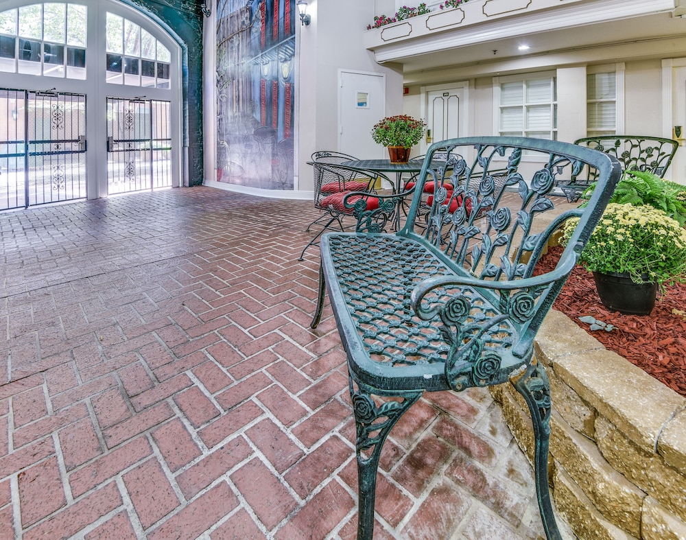 Plaza Suites Downtown New Orleans - photo 53