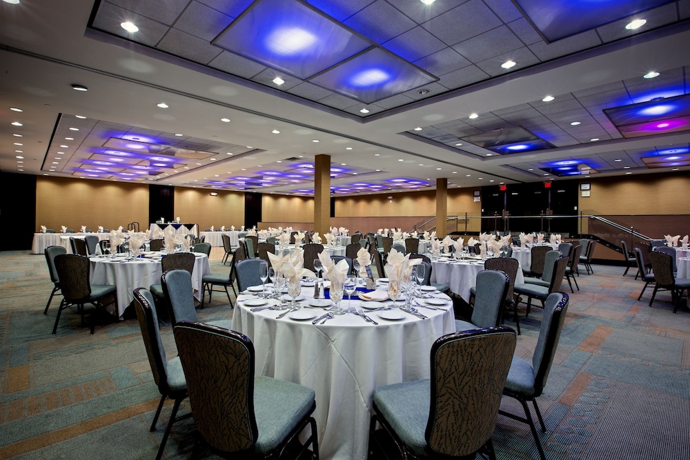 Crowne Plaza Lombard Downers Grove by IHG - photo 50