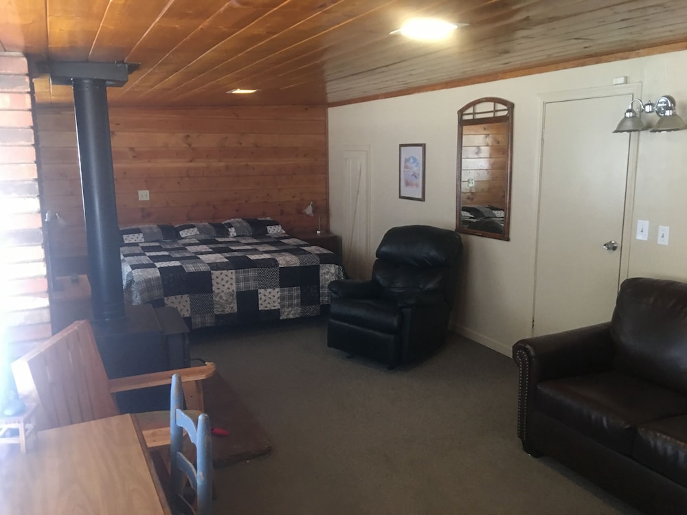 Rainbow's End Resort on Rainbow Lake - photo 14