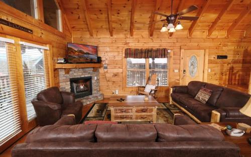 Logged Inn — Pigeon Forge — photo 4
