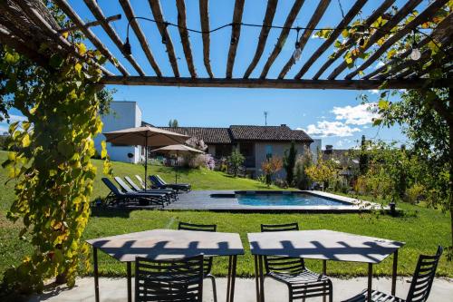 Rostagni1834: Villa With 2 Apts And Pool In The Barolo Region — 4-Star Luxury Hotel in Novello, Italy