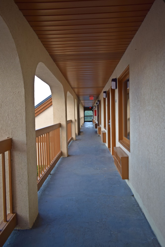 Super 8 by Wyndham Fort Chiswell Wytheville Area - photo 49