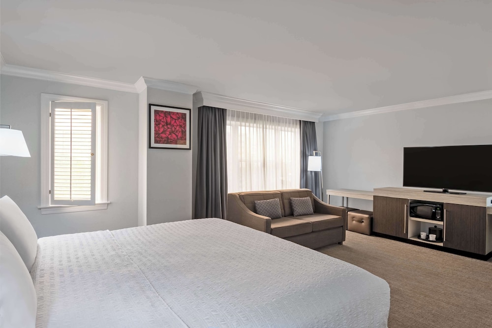Hampton Inn & Suites Stamford - photo 25