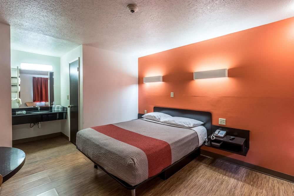 Motel 6 McMinnville - photo 17