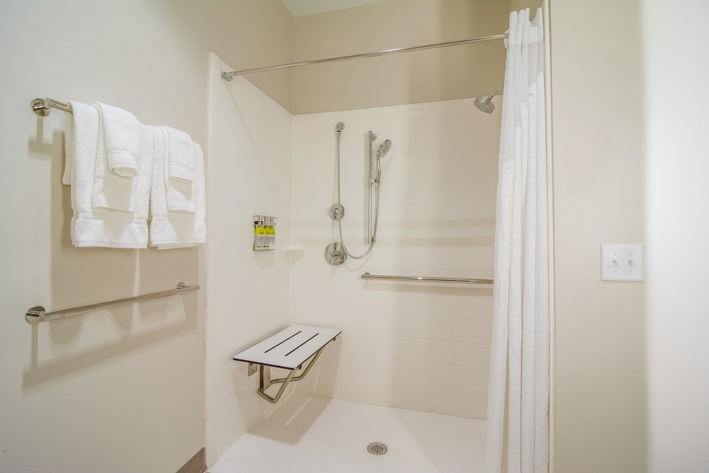 Holiday Inn Express and Suites Asheboro by IHG - photo 36