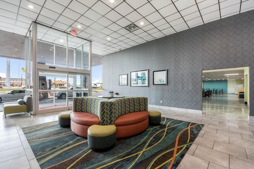 Bricktown Hotel & Extended Stay - photo 3