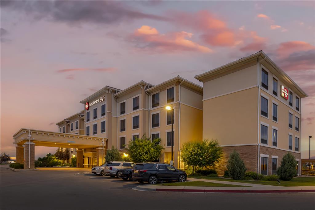 Best Western Plus Hudson Hotel & Suites in Hudson, United States