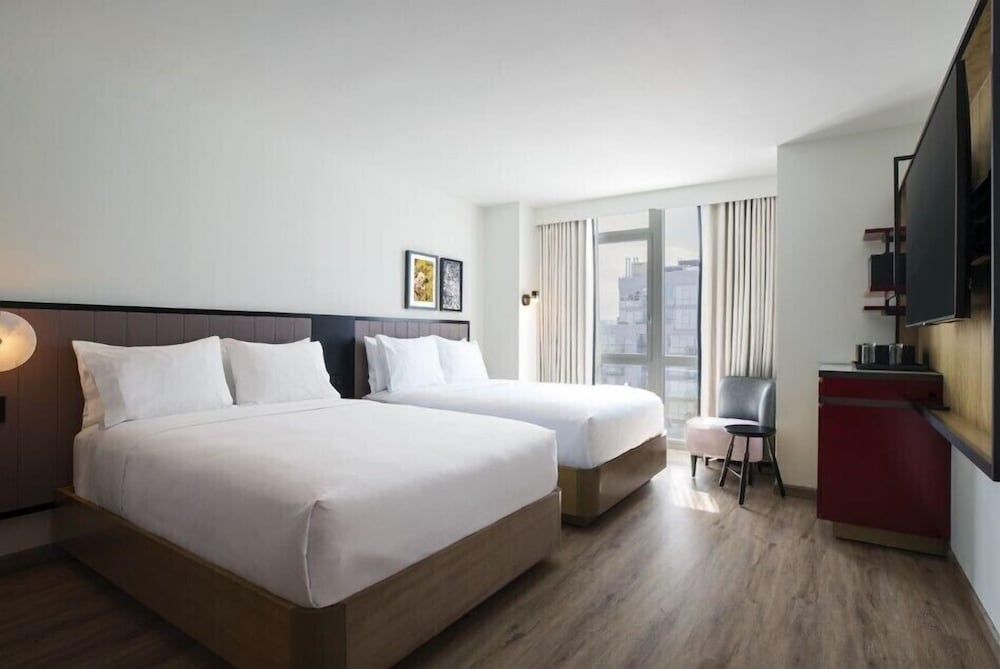 Renaissance New York Flushing Hotel at Tangram - photo 9