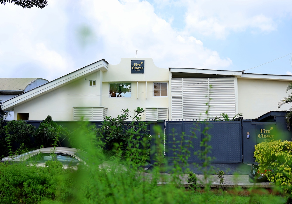Five Clover Hotel Ilupeju - last minute hotel in Lagos