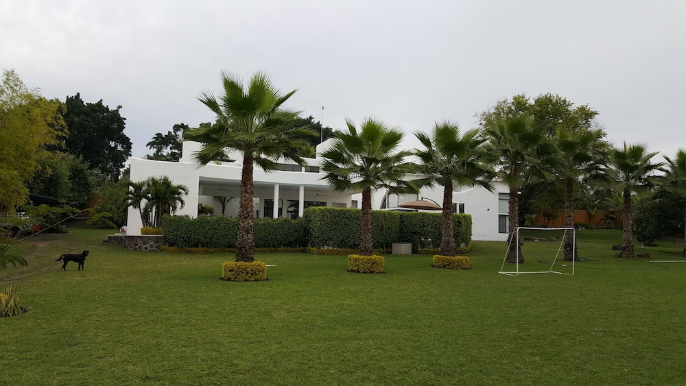 Luxury House Near Cuernavaca — 4-Star Luxury Hotel in Xochitepec, Mexico