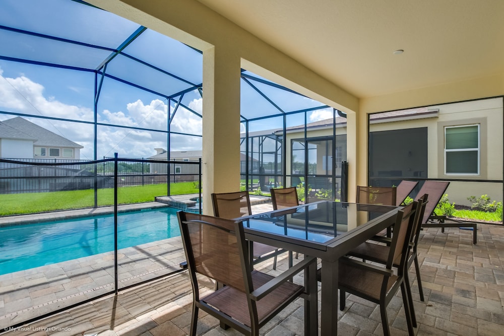 Beautiful 4 Bed With Pool & Spa - photo 45