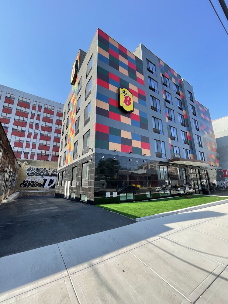 Super 8 by Wyndham Brooklyn Williamsburg - photo 14
