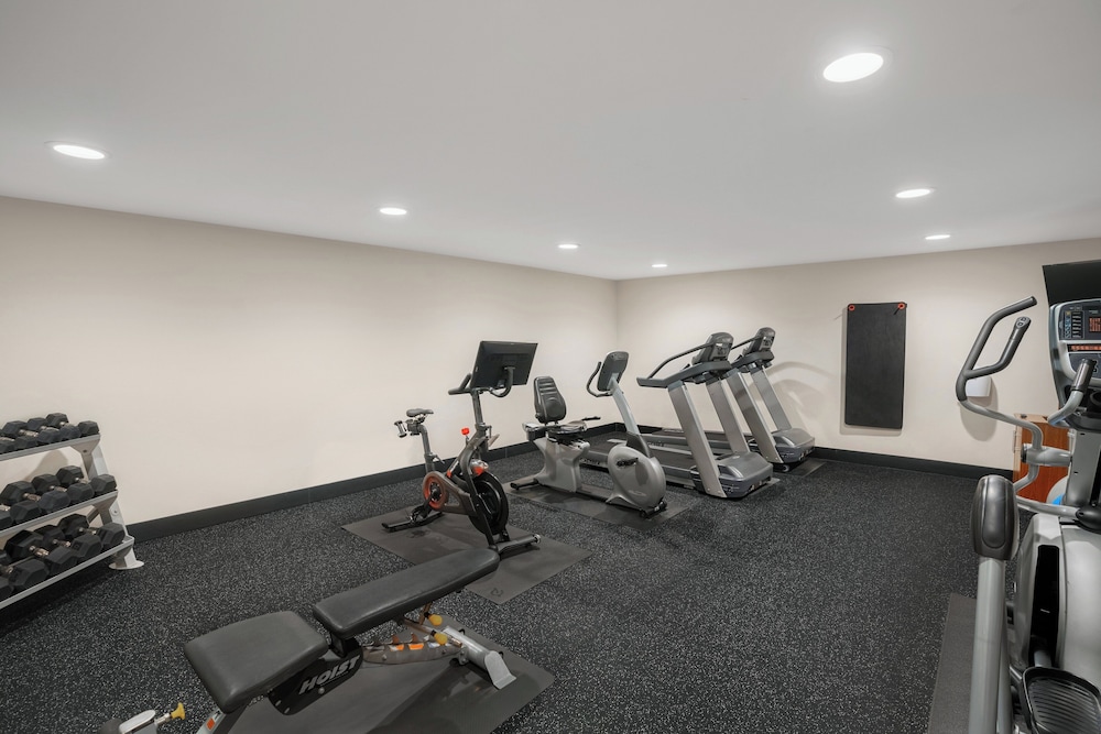 Holiday Inn Express & Suites Hayward by IHG - photo 38