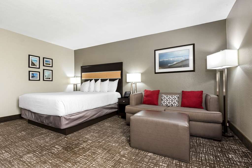 La Quinta Inn & Suites by Wyndham San Diego Mission Bay - photo 24