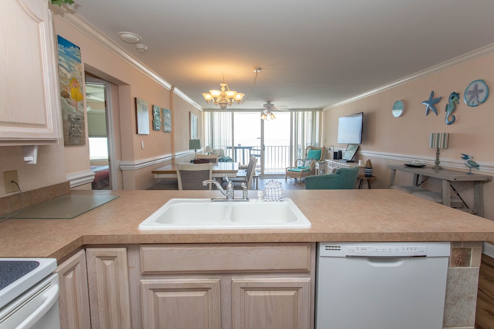 Royal Garden Resort 401 3 Bedroom Condo by Redawning - photo 10