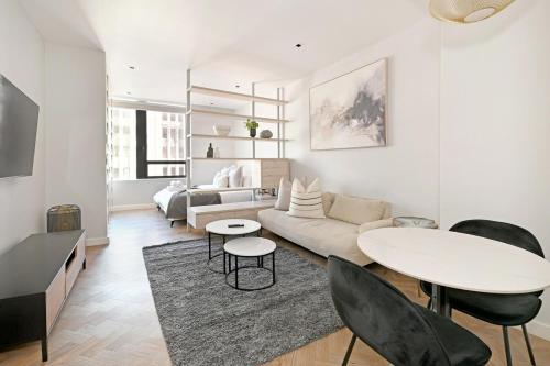 Imra 1 Bed Hideaway in High Rise with City Views