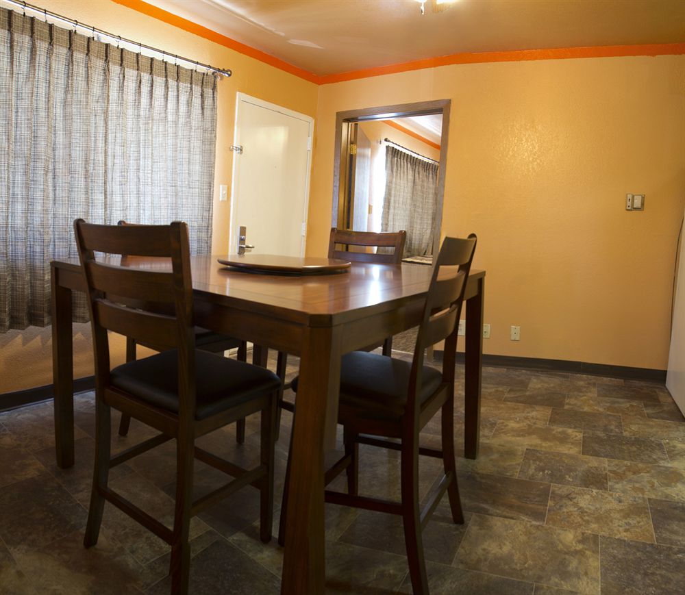 Capitol Inn & Suites - photo 12