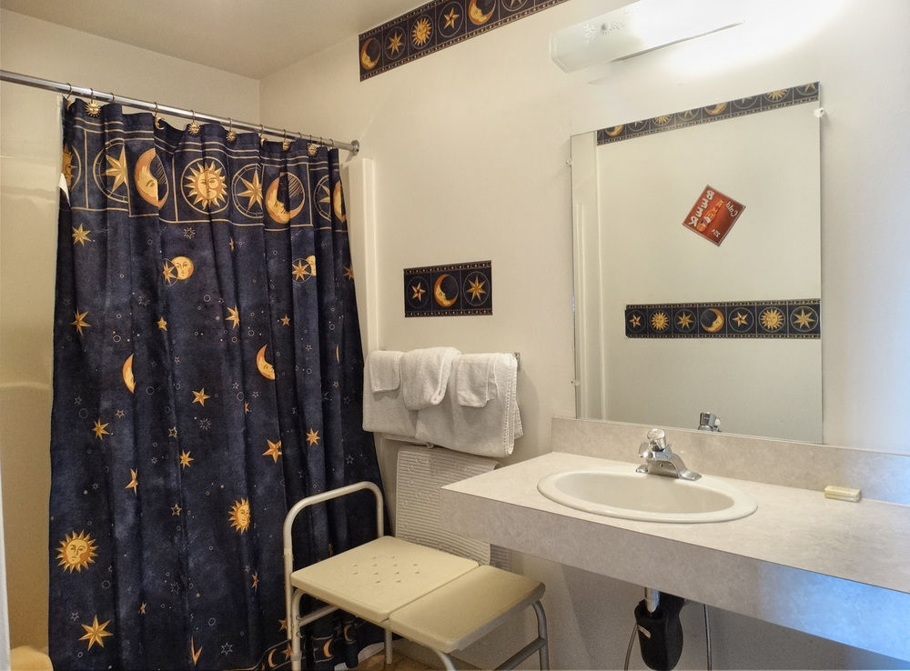 Blue and White Motel - photo 18