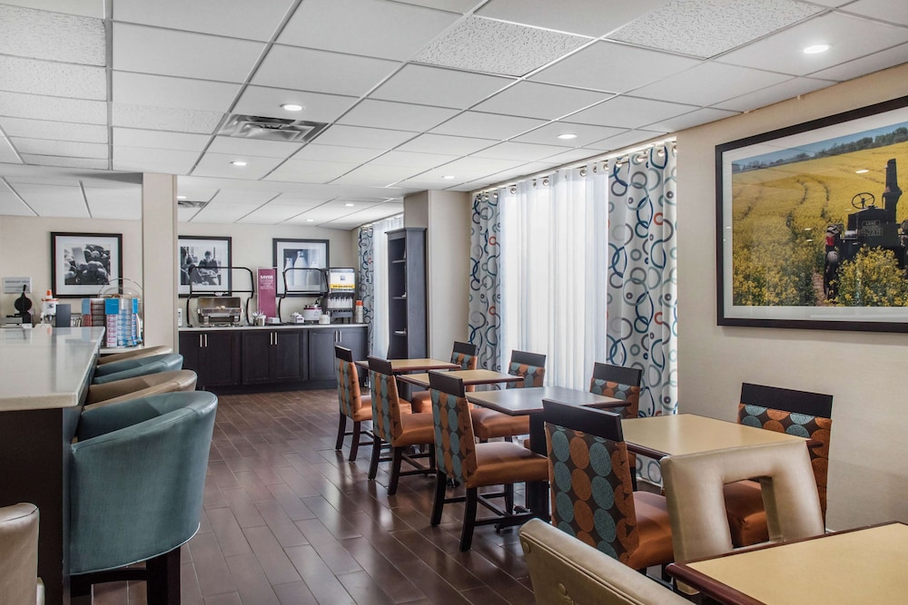 Hampton Inn Douglas - photo 6