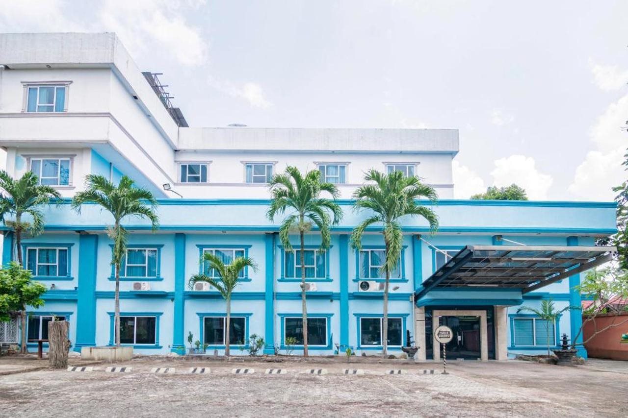 Collection O Senapelan Near Rsud Petala Bumi Formerly De Town Hotel in Pekanbaru, Indonesia